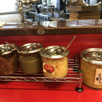 豚骨醤油ラーメン 王道家 柏店 - 各種薬味？