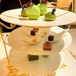 ラ・プロヴァンス - 抹茶ボタニカルアフタヌーンティーデザート　3段スタイル①