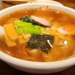 栄華 - ワンタン麺　750円