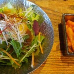 焼肉トラジ つくば店 - サラダ、キムチ