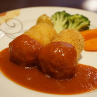 赤坂 津つ井 総本店 - カニクリームコロッケ