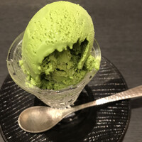 京都祇園 八坂圓堂 大丸東京店 - 松花堂弁当４４００円。抹茶アイス。見た目よりも量が多く、美味しくいただきました(^｡^)