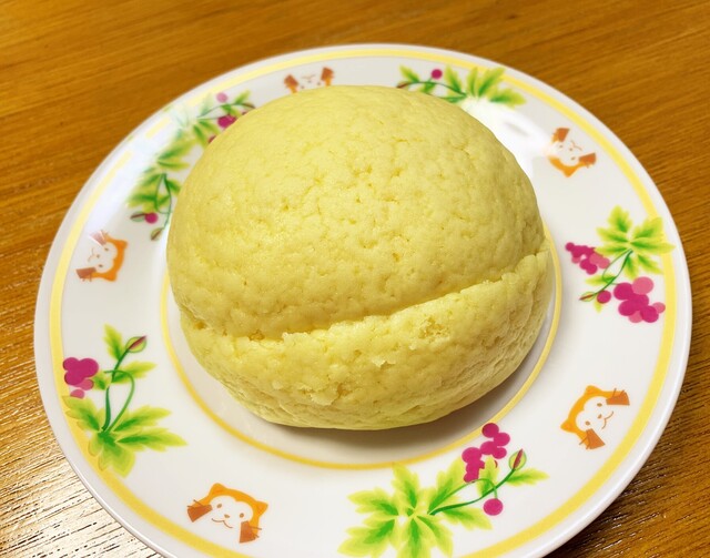 水のかわりに茨城県産クインシーメロンの果汁 果肉のみで仕上げた 究極のメロンパン By りす３ パン工房 ファリーナ Fariner 神栖 市その他 パン 食べログ