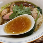 Ramen FeeL - 軽やかな醤油スープ