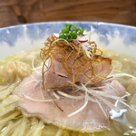 Ramen FeeL - ロースチャーシューに山水地鶏のブロック