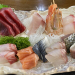 旅館ごとう‎ - 刺身9品のボリューミーな「刺身の盛り合わせ」