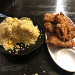 華龍飯店 - チャーハンと半唐揚げ