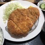 とんとん亭 - 特ロースかつ定食 (1,650円)