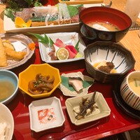 対馬のどぐろとイカ活き造り 博多 魚蔵 都ホテル店 - 