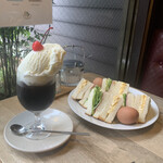 Rotari Matsuba - 終日モーニング
                        コーヒーフロート550円　サンドイッチ付き