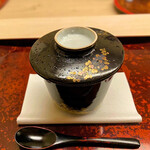 道人 - 永楽即全の光琳模様の器には光琳菊に見立てたお料理