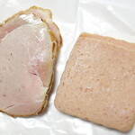 ヤスヒロ精肉店 - 料理写真:←手造りスモークハム。→手造りポークソーセージ。