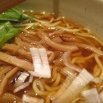 麺たつ - 正油のアップ