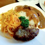 洋食屋 北の家族 - ハンバーグ100ｇ＆ナポリタン1/2＆ビーフカレー