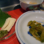 鉄板お好焼 昇次郎 - ザーサイ、五島の島豆腐の昆布漬け、自家製らっきょ