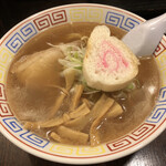 餃子と麺 いせのじょう - 料理写真:しょうゆラーメン550円