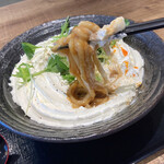 山下本気うどん - 白いクリームチーズカレーうどん