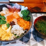 めだかの姉妹 - 料理写真:海鮮丼　味噌汁付き