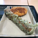 はなまるうどん - ちくわの磯辺揚げ（１１０円）とコロッケ（１３０円）