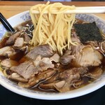 ラーメンあおきや - ストレート麺に生姜醤油スープ