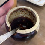 麺処 ごまや - 痺れが欲しい方はコレをひと匙入れると良いです。