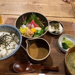 Yamaimono Ooi Ryouri Ten Kawasaki - 海鮮ばくだん丼と麦とろごはん定食（自然薯）