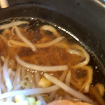 メンクラブ タマムラベース - スープ。
            ピントがボケてしまいました。