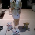 GASH - かなり美味しいパフェ。もらったクマちゃんと一緒に