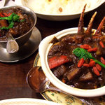 トマト - 和牛ビーフジャワカレーとシーフードカレー