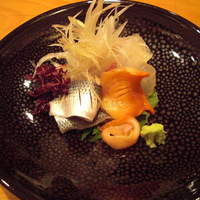 日本料理 たかむら - 造り三点盛 (小鰭、鯛、赤貝)。