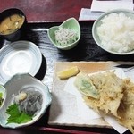 Ikeda Maru - お目当てのしらす定食（1260円）。