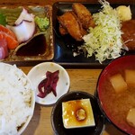 Shouwa Taishuusakaba Kinsan - 日替り定食(照り焼きハンバーグ&唐揚げ&刺身)