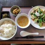 中華工房おかげさま - 海鮮炒め定食