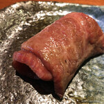 蕃 YORONIKU - シャトーブリアン弱火で脂を溶かすだけで焼き目がつかないくらいで仕上げは巻き巻き