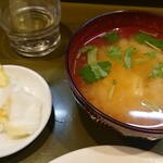 Kitsuchin Tomo - 味噌汁と浅漬けが嬉しい