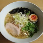 らぁ麺・酒菜　義澤 - 煮干し塩 (750円)