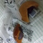 Aokiya - 手前武蔵国府饅頭黒糖風味
                      　六所饅頭小豆餡醤油風味