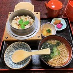 お食事処　尾の上 - 地鶏釜めし・そば付き。1100円