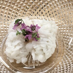 赤坂 菊乃井 - 昼懐石１３３１０円。鱧落とし。目の前で骨切りされた鱧が、少し温かい状態で、提供されます。甘さ、油のり、上品な旨味と、素晴らしい味わいです（╹◡╹）（╹◡╹）