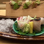 赤坂 菊乃井 - 昼懐石１３３１０円。明石天然鯛、縞鰺。ポン酢を固めたものでいただく縞鰺が、私の好みにピッタリです（╹◡╹）（╹◡╹）