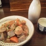 鍋居酒屋 ぼんぼり - 繁桝と煮物。