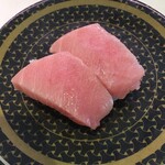 Hamazushi - キャーーー！！！大トロ！
                        一貫￥100   コレは2皿分です。
                        
                        んんんーーーこれ大トロ？？？
                        
                        中トロって感じだな。
                        
                        
                        美味いは美味い！！！
                        
                        ¥200で文句言っちゃいけない。
                        
                        
                        