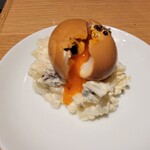ビーフキッチン - ポテトサラダ燻製卵のせ