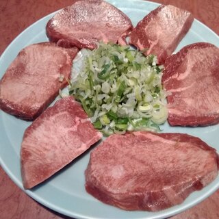 A4ランクの和牛使用！ネギと食べるたタン塩＆厚切りタンが人気