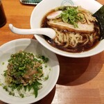 麺屋 六感堂 - 鯵煮干中華そば イケ梟＋鯵なめろう丼