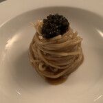 プリズマ - 自家製キャビアと赤ワインソースのタリオリー二