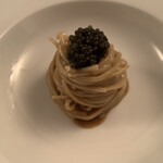 プリズマ - 自家製キャビアと赤ワインソースのタリオリー二