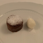 プリズマ - ドモーリのチョコレートとパルミジャーノの暖かいトルタ