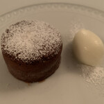 プリズマ - ドモーリのチョコレートとパルミジャーノの暖かいトルタ