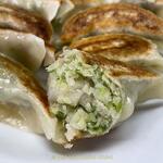 三ちゃん - 餃子 400円/1人前 外モチカリ，中シャキ 